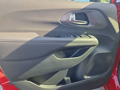 New 2025 Chrysler Voyager LX image 6