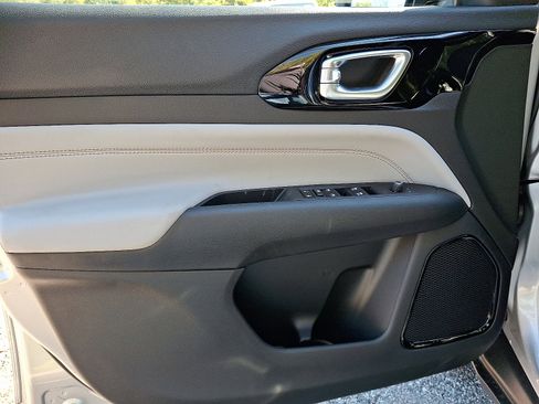 New 2026 Jeep Compass Limited image 8