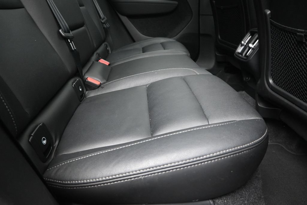 Used 2025 Volvo XC40 B5 Plus AWD/4WD image 22
