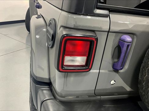 Used 2020 Jeep Wrangler Unlimited Sahara AWD/4WD image 30