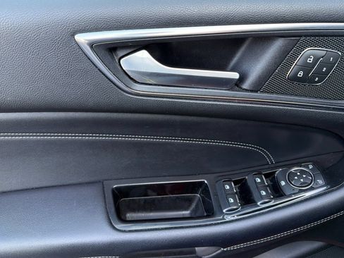 Used 2018 Ford Edge Titanium w/ Equipment Group 302A AWD/4WD image 10