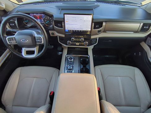 Used 2024 Ford Expedition Limited image 15