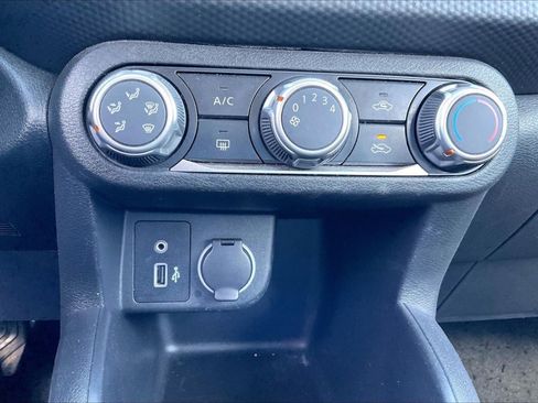Used 2022 Nissan Kicks S FWD image 31