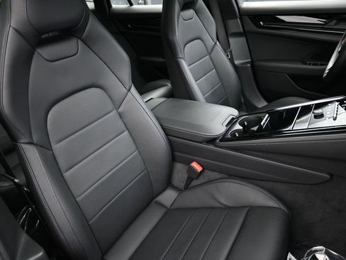 Used 2025 Porsche Panamera 4 image 31