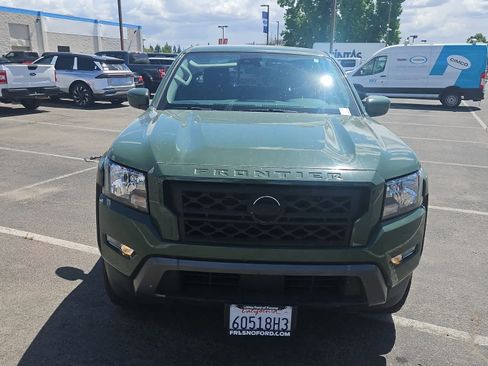 Used 2022 Nissan Frontier SV image 4