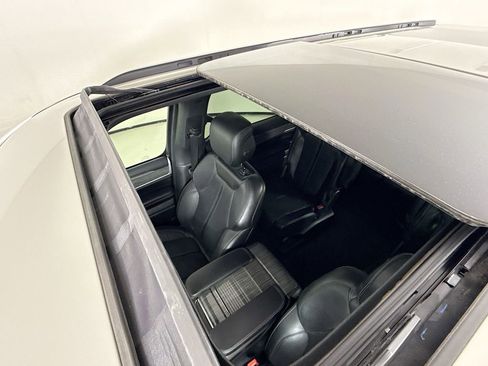 Used 2022 Jeep Wagoneer Series III w/ Premium Group I image 25