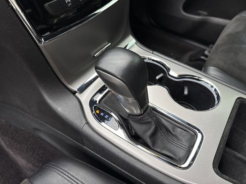 Used 2019 Jeep Grand Cherokee Altitude image 28