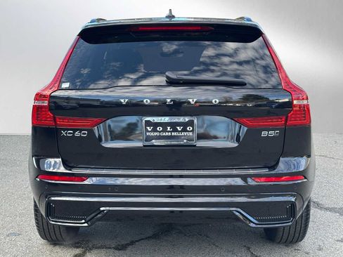 Used 2025 Volvo XC60 B5 Core w/ Protection Package Premier image 4