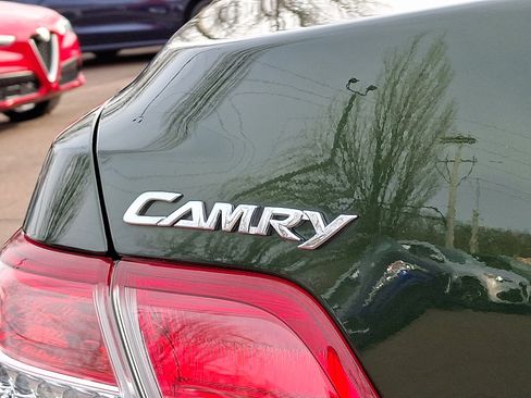 Used 2011 Toyota Camry LE image 29