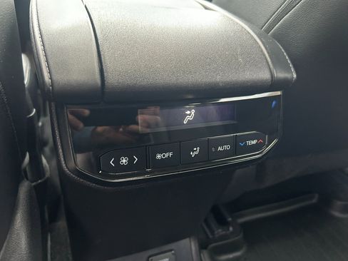 Used 2020 Toyota Highlander Limited image 17