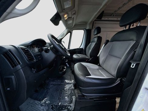 Used 2025 RAM ProMaster 2500 w/ Convenience Group FWD image 14