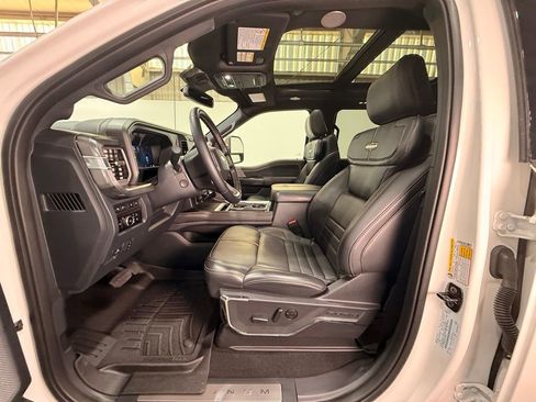 Certified 2024 Ford F350 Platinum w/ Tremor Off-Road Package image 17