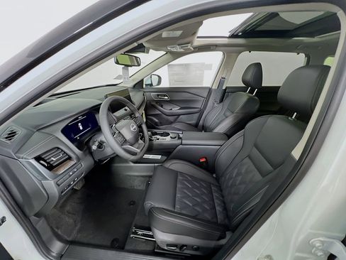 New 2025 Nissan Rogue Platinum w/ Platinum Premium Package image 19