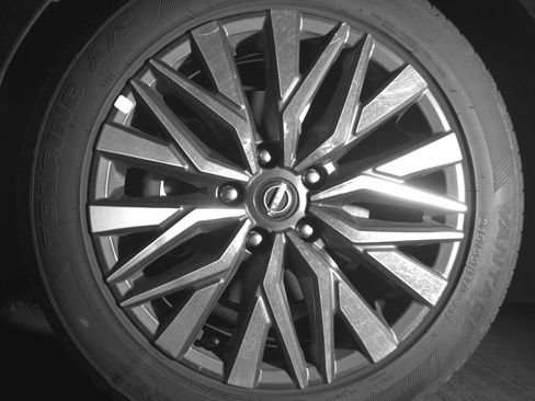 Used 2025 Nissan Altima 2.5 SV FWD image 12