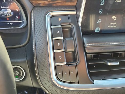 Certified 2024 Chevrolet Suburban Premier image 30