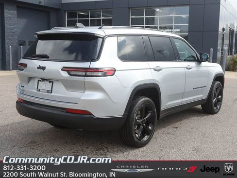 New 2025 Jeep Grand Cherokee L Altitude image 7