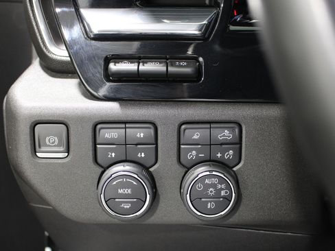 Used 2024 Chevrolet Silverado 2500 High Country w/ Technology Package AWD/4WD image 10