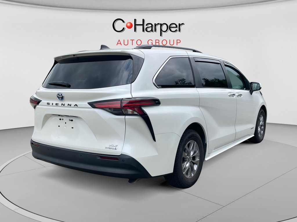 Used 2021 Toyota Sienna XLE w/ XLE Plus Package FWD image 3