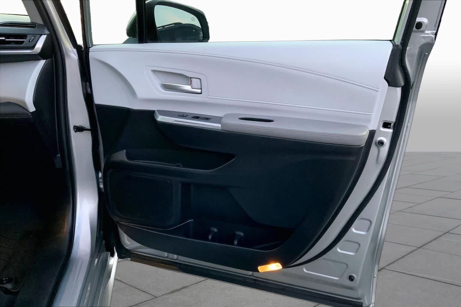 Used 2025 Toyota Sienna XLE FWD image 20