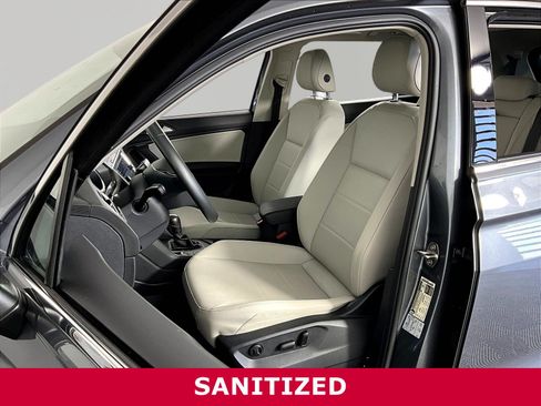 Used 2020 Volkswagen Tiguan SE w/ Panoramic Sunroof Package AWD/4WD image 21