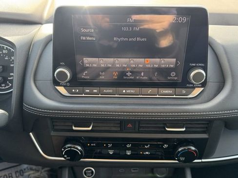 Used 2023 Nissan Rogue S image 15