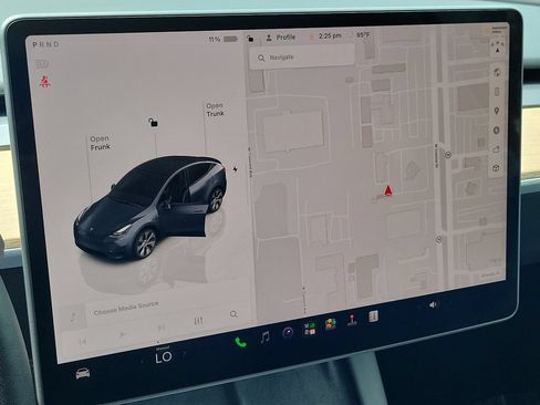 Used 2023 Tesla Model Y Long Range AWD/4WD image 22