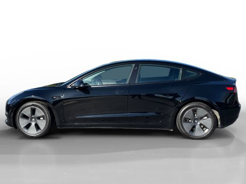 Used 2023 Tesla Model 3 Standard Range image 2