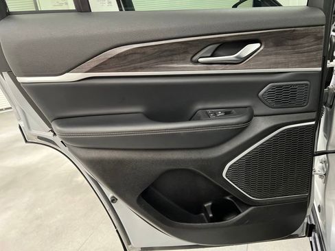 Used 2023 Jeep Grand Cherokee 4WD 4xe image 16