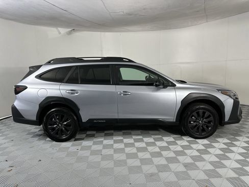 Used 2025 Subaru Outback Onyx Edition AWD/4WD image 9