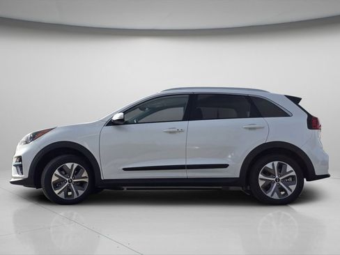 Used 2022 Kia Niro EX w/ Cold Weather Package image 5