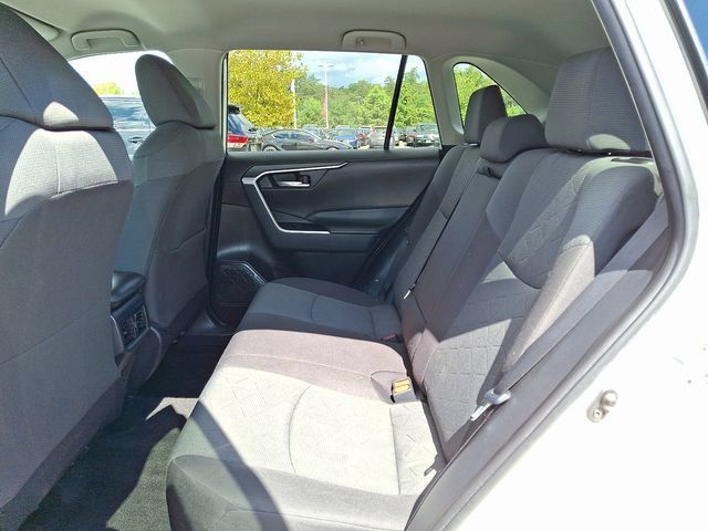 Used 2022 Toyota RAV4 XLE AWD/4WD image 10
