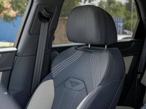 New 2025 Bentley Bentayga image 22