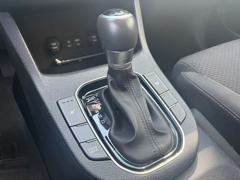 Used 2018 Hyundai Elantra GT w/ Style Package 02 FWD image 19