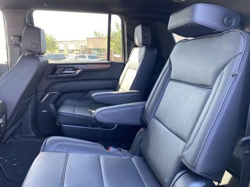 Used 2025 GMC Yukon XL Denali AWD/4WD image 10