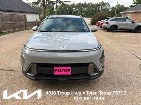 Used 2024 Hyundai Kona SEL w/ Convenience Package FWD image 2