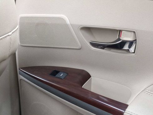 Used 2013 Toyota Venza XLE image 36