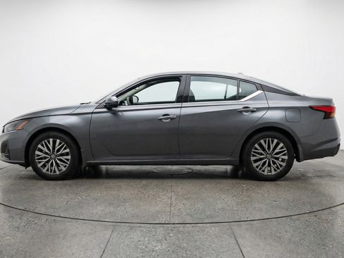 Used 2025 Nissan Altima 2.5 SV image 4