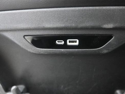 Used 2024 Chrysler Pacifica Touring-L FWD image 13