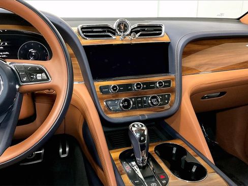 Used 2022 Bentley Bentayga image 11