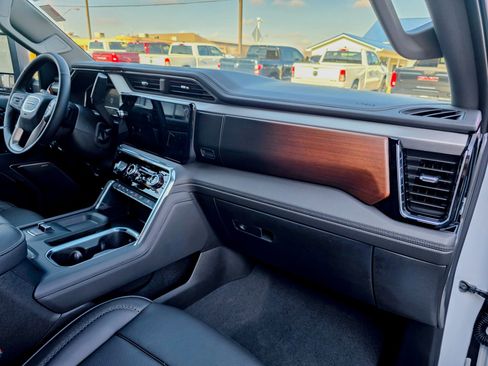 Used 2025 GMC Sierra 3500 Denali w/ Denali Reserve Package AWD/4WD image 9