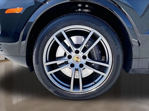 Used 2023 Porsche Cayenne Platinum Edition AWD/4WD image 32