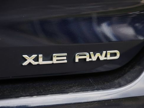 Used 2021 Toyota Highlander XLE AWD/4WD image 6