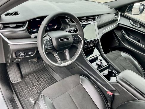 Used 2024 Jeep Grand Cherokee L Altitude image 39