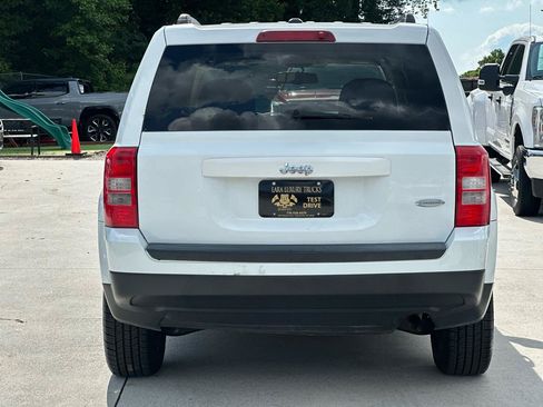 Used 2017 Jeep Patriot Latitude FWD image 7