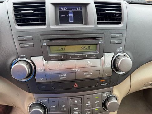 Used 2010 Toyota Highlander SE image 16