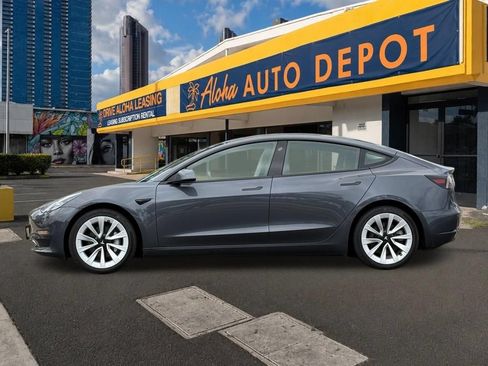 Used 2023 Tesla Model 3 Standard Range RWD image 2