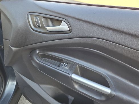 Used 2019 Ford Escape SE image 19