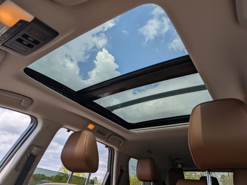 Used 2024 Nissan Pathfinder Platinum w/ Cargo Package image 15