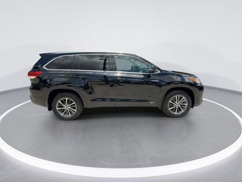 Used 2019 Toyota Highlander XLE AWD/4WD image 9