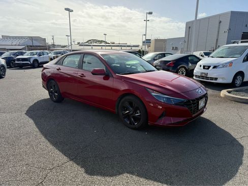 Used 2022 Hyundai Elantra SEL image 2